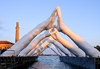 building bridges lorenzo quinn INDICE