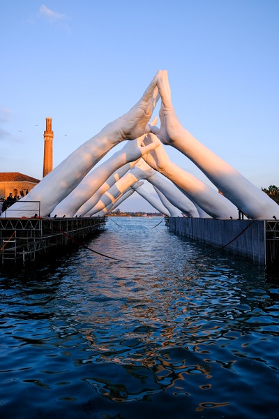building bridges lorenzo quinn