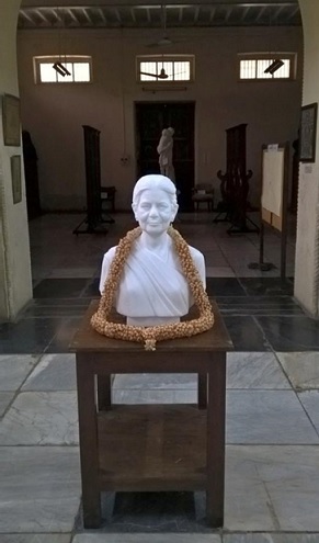 radha burnier busto