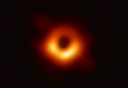 La prima foto di un buco nero INDICE